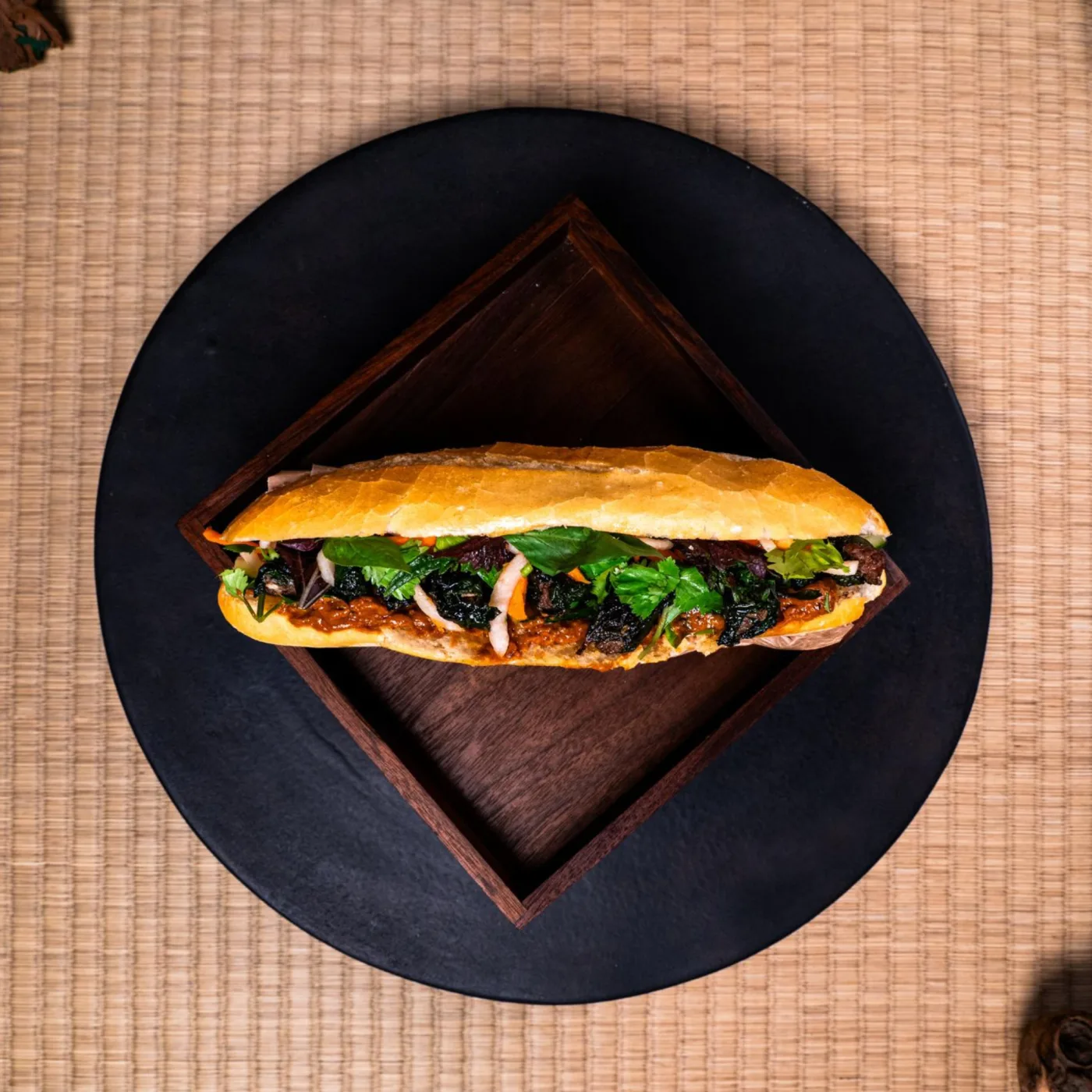Banh Mi Bo La Lot